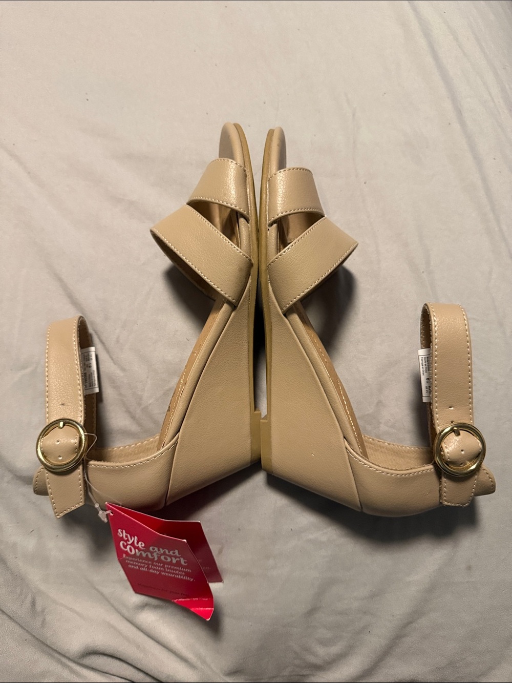 NWT Dexflex comfort Beige Wedge Sandals with Gold Buckles
